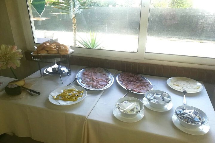 Breakfast/Coffee Service 48 of 68