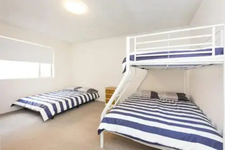 Room 6 of 11