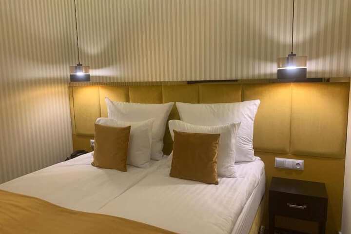 Room 8 of 25