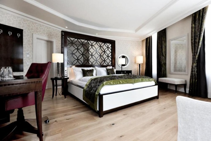 Room 13 of 40