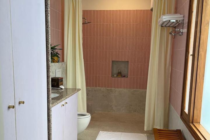 Room 13 of 20