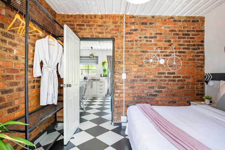 Room 3 of 23