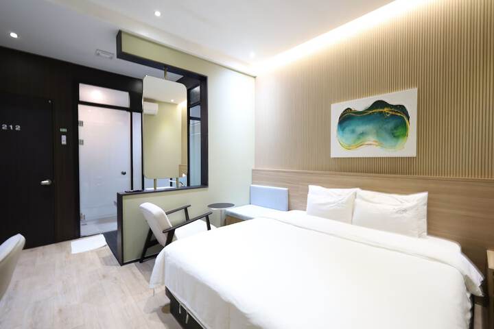 Room 5 of 17