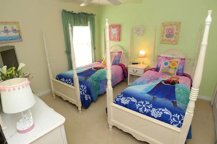 Room 5 of 17
