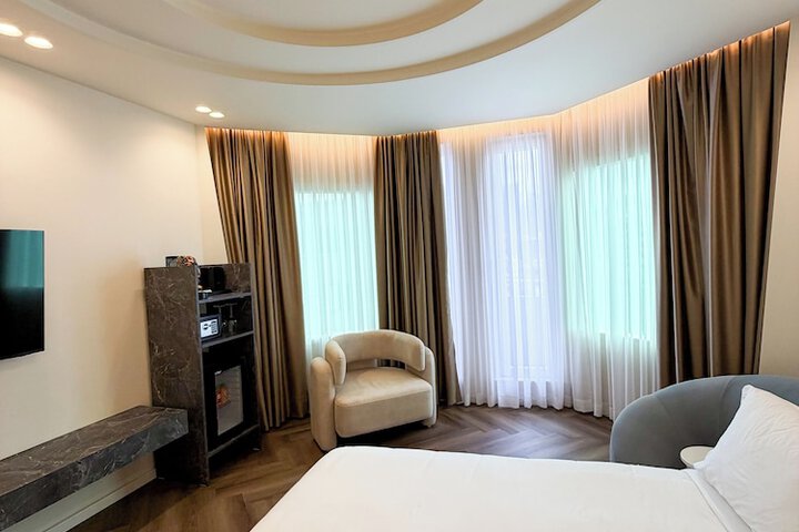 Room 5 of 104