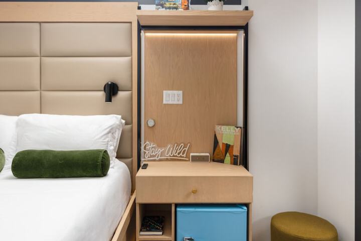 Room 10 of 76
