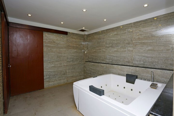 Room 17 of 18