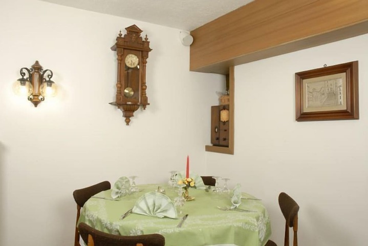 Dining 35 of 45