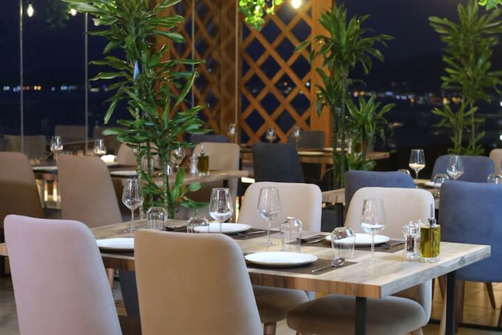 Dining 165 of 218
