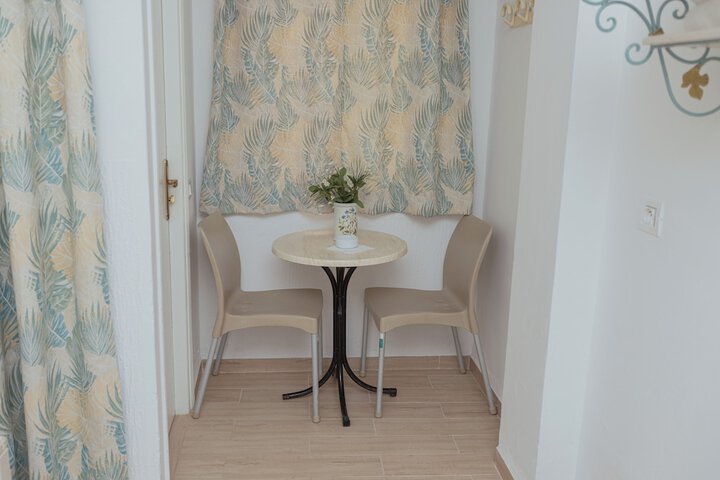 Room 16 of 31