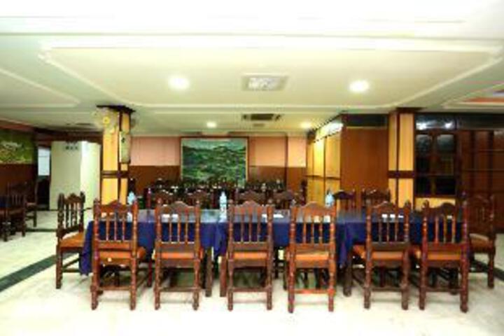 Dining 18 of 23