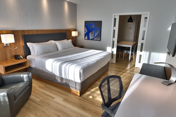1 King Bed (7 of 12)