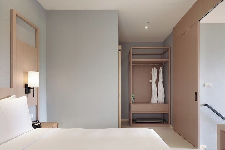 Room 25 of 66