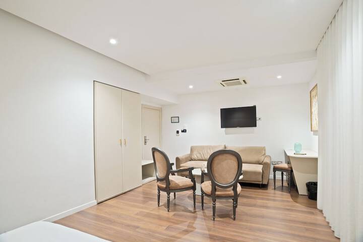 Room 32 of 62