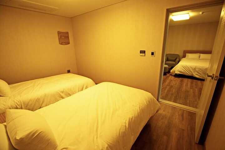 Room 11 of 46