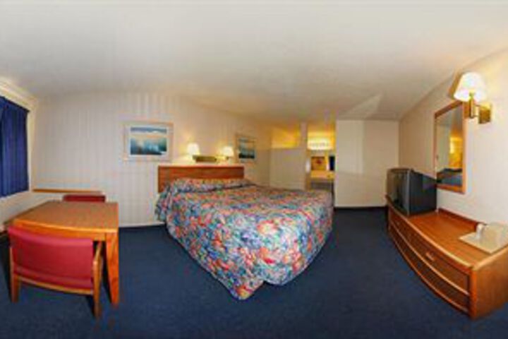 Room 8 of 12
