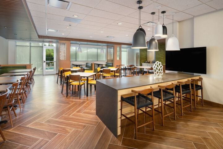Lobby lounge