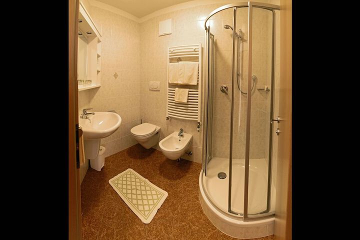Room 65 of 143
