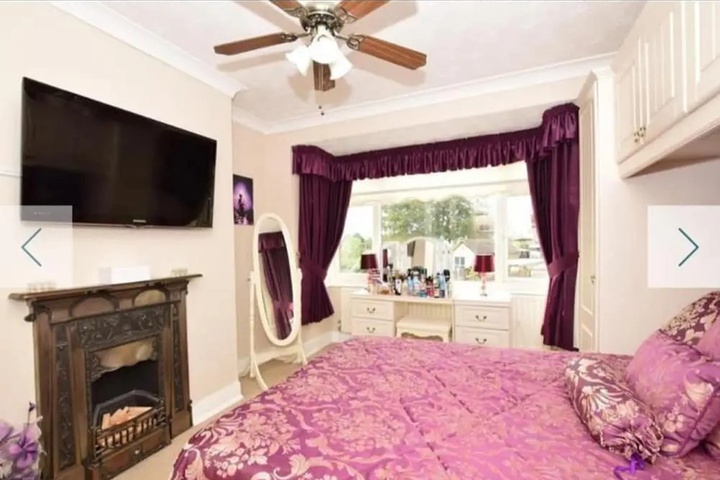 Room 4 of 4