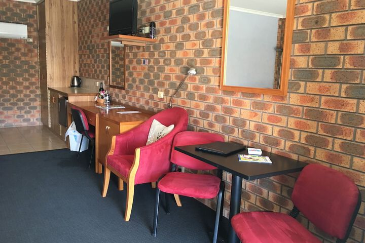 Room 3 of 75