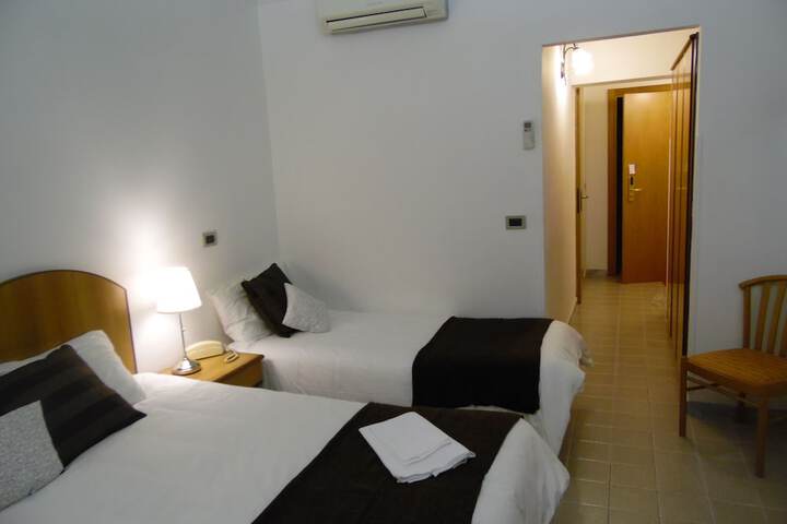 Room 12 of 46