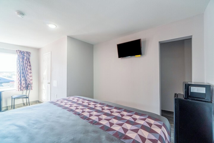 Room 8 of 79