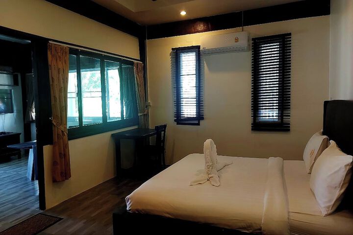 Room 13 of 83