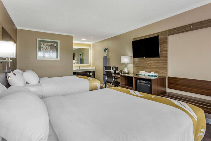 2 Queen Beds Mobility Hearing Accessible Room Roll in Shower (5 of 11)