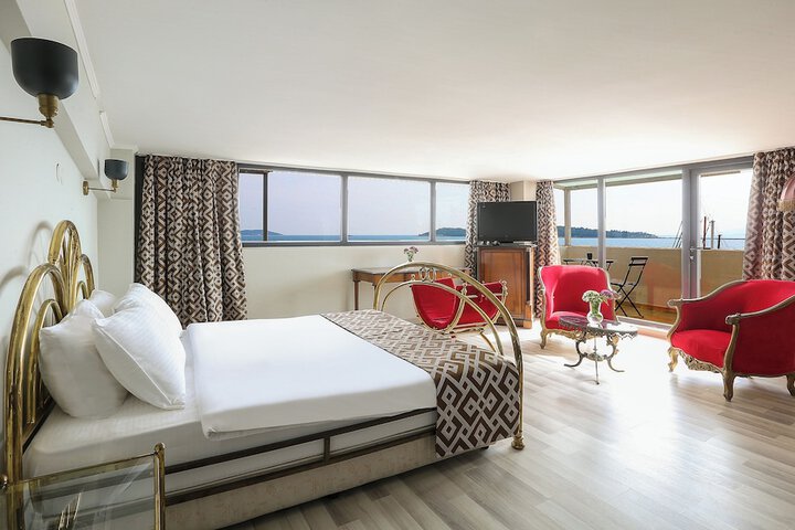 Room 13 of 29