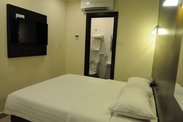 Room 6 of 17