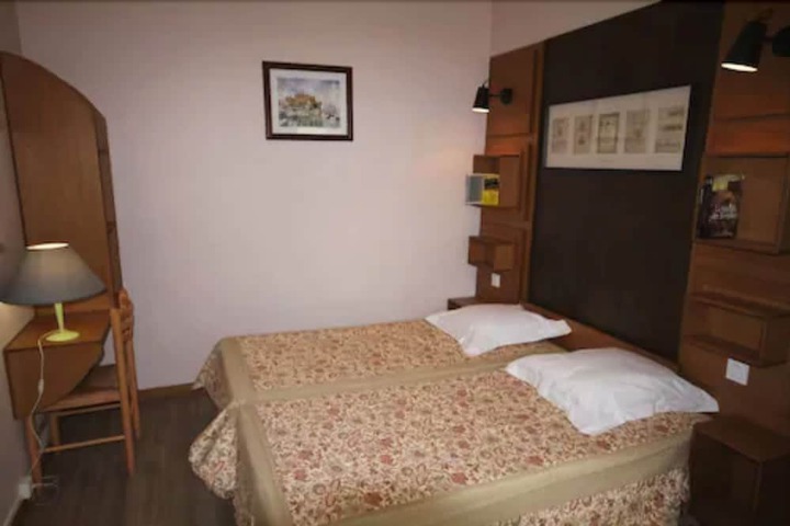 Room 28 of 64