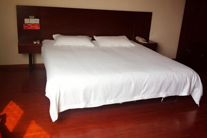 Room 10 of 23