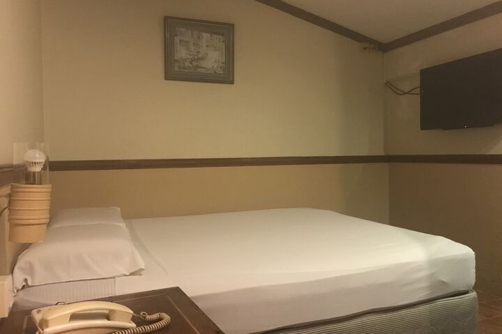 Room 19 of 61