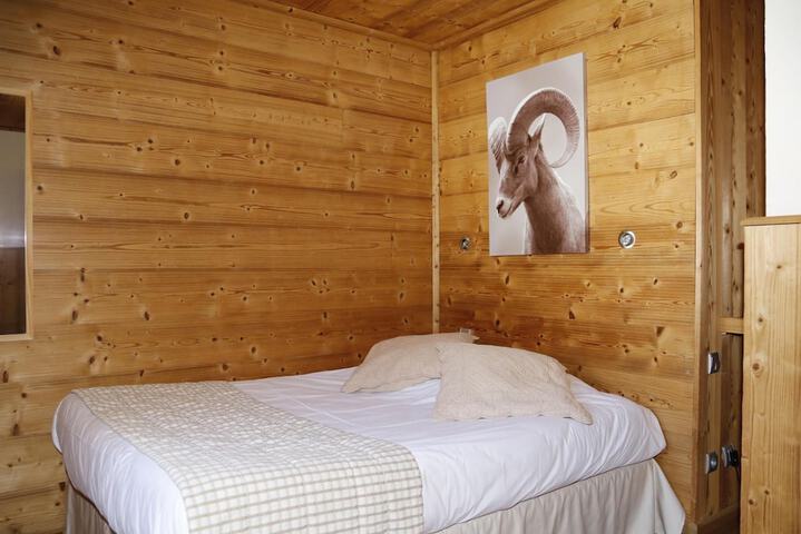 Room 33 of 59