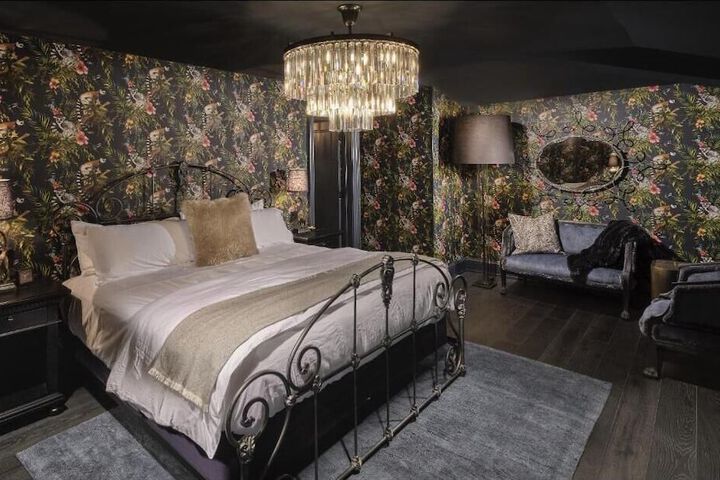 Room 7 of 13