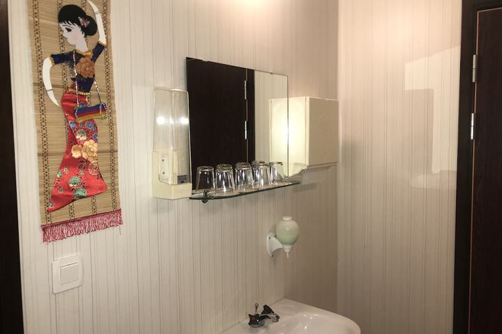 Room 26 of 84