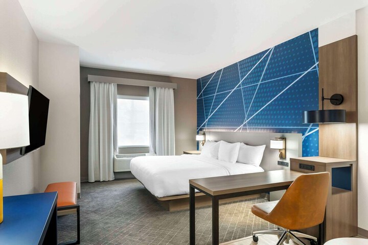 1 King Bed Suite (3 of 15)