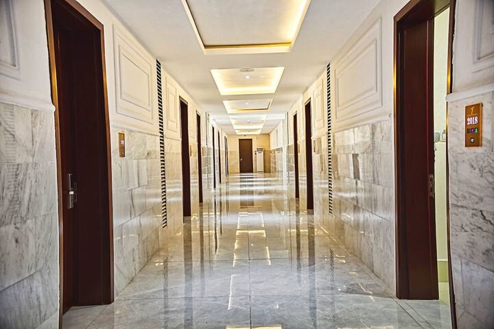 Ballroom/Hall 30 of 34