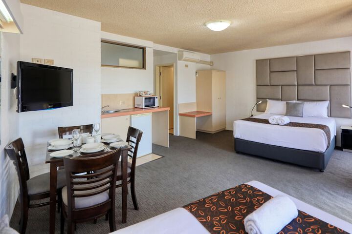 Room 8 of 38
