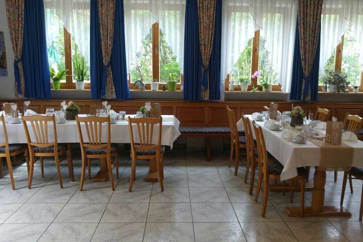 Dining 11 of 29