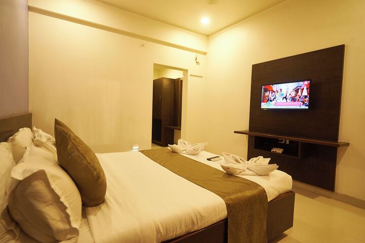 Room 13 of 20