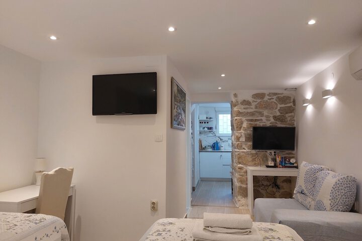 Room 7 of 32