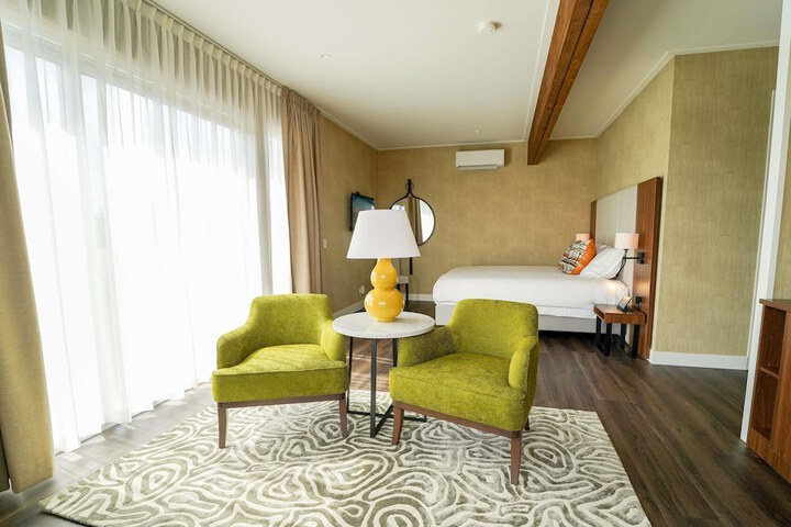 Room 16 of 42