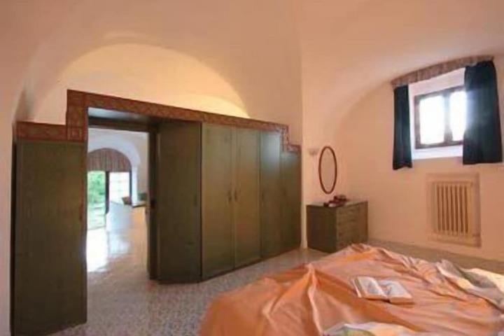 Room 6 of 30