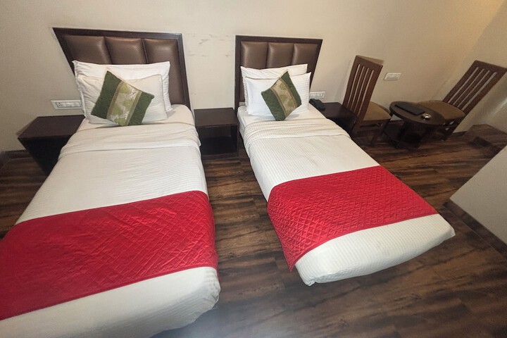 Room 8 of 25