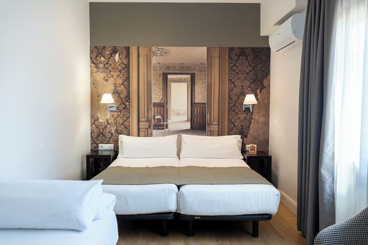 Room 33 of 74