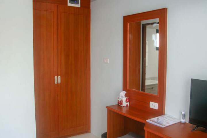 Room 13 of 86