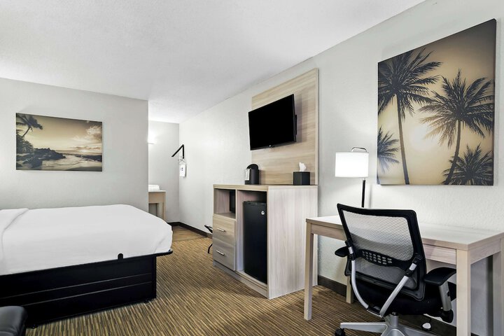 Room 19 of 35
