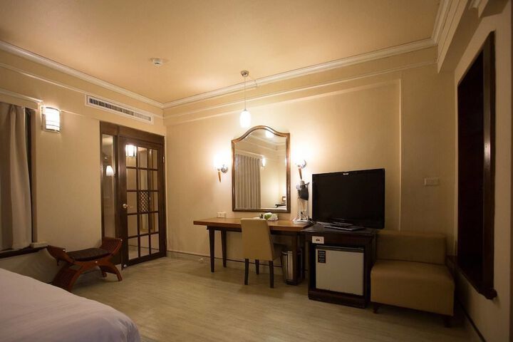 Room 8 of 32