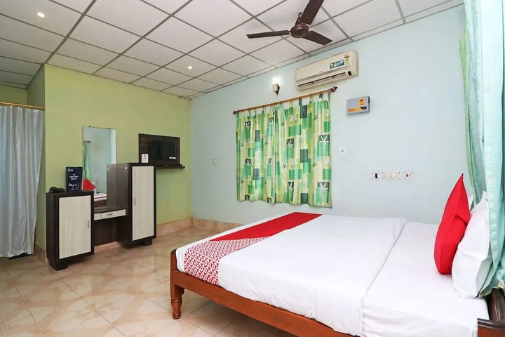 Room 4 of 13